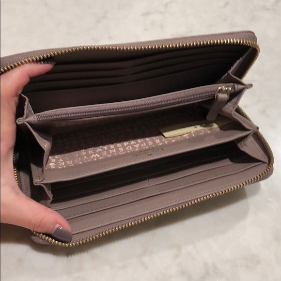 Dust city large wallet never used ! - Picture 3 of 3